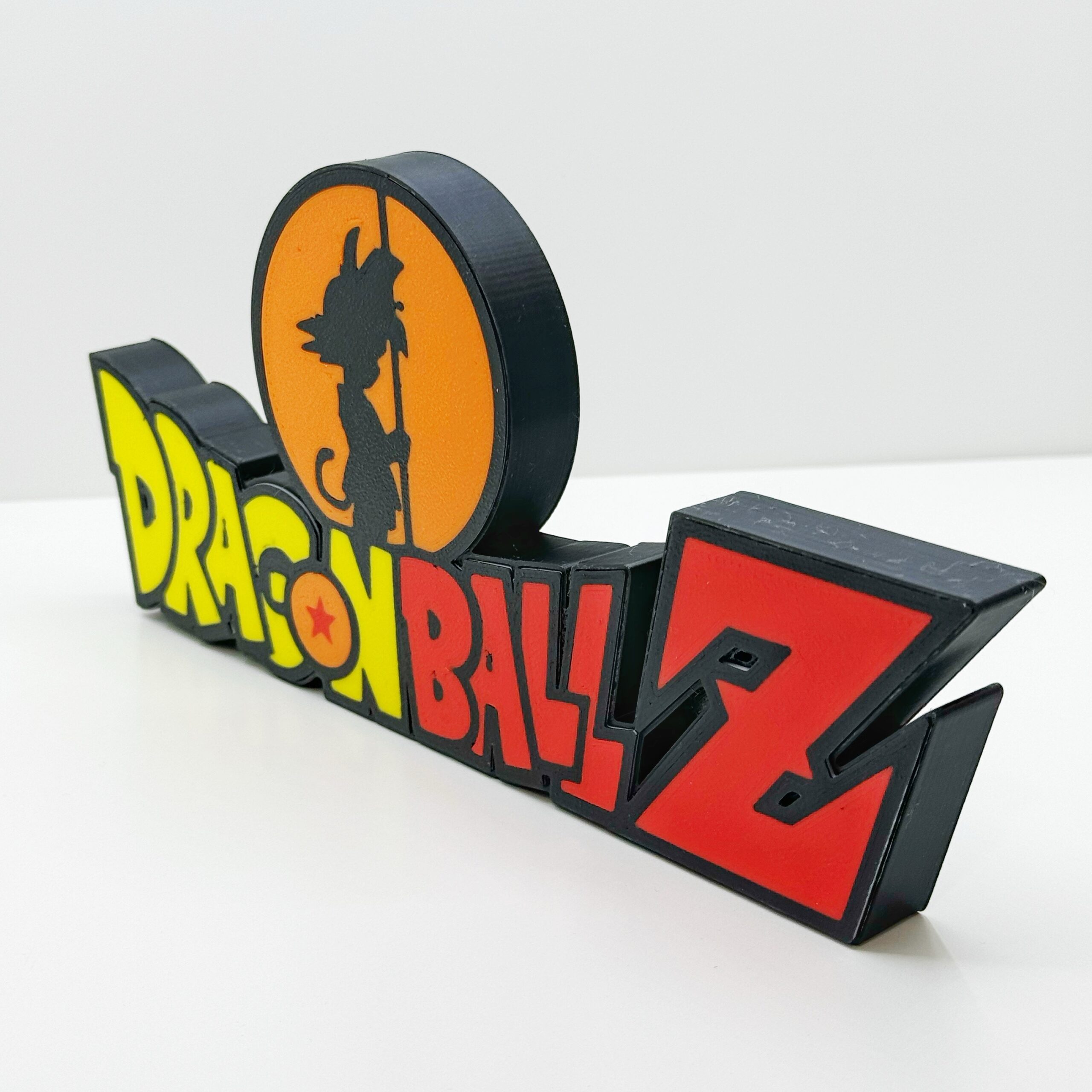 Logo DragonBall Z con silueta de Goku